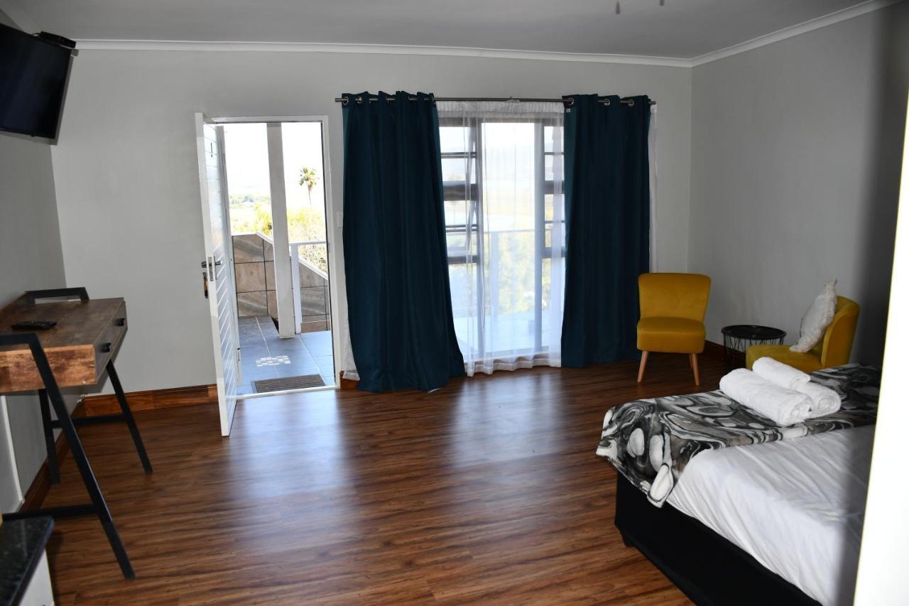 Friendz Guesthouse Книсна Екстер'єр фото