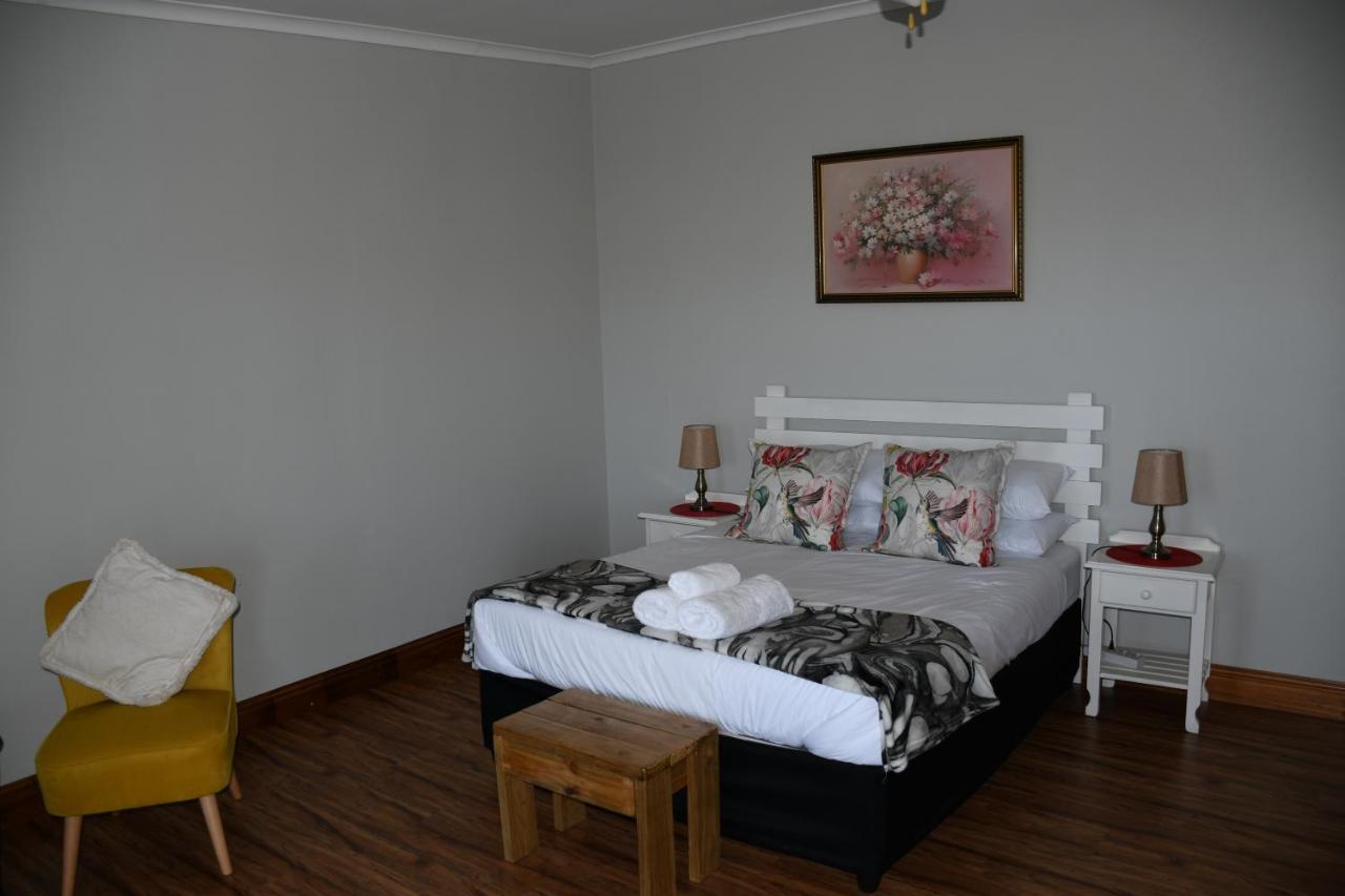 Friendz Guesthouse Книсна Екстер'єр фото