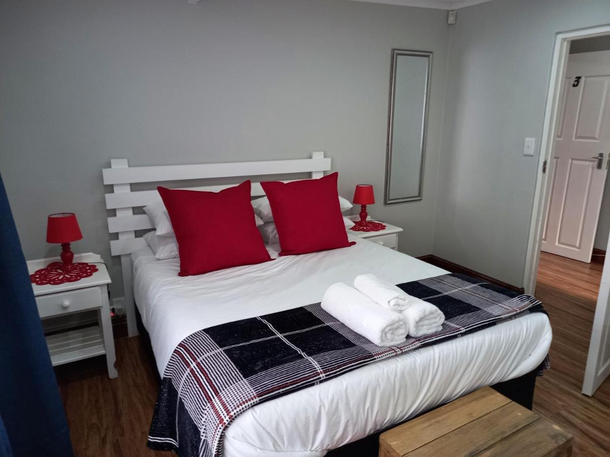 Friendz Guesthouse Книсна Екстер'єр фото