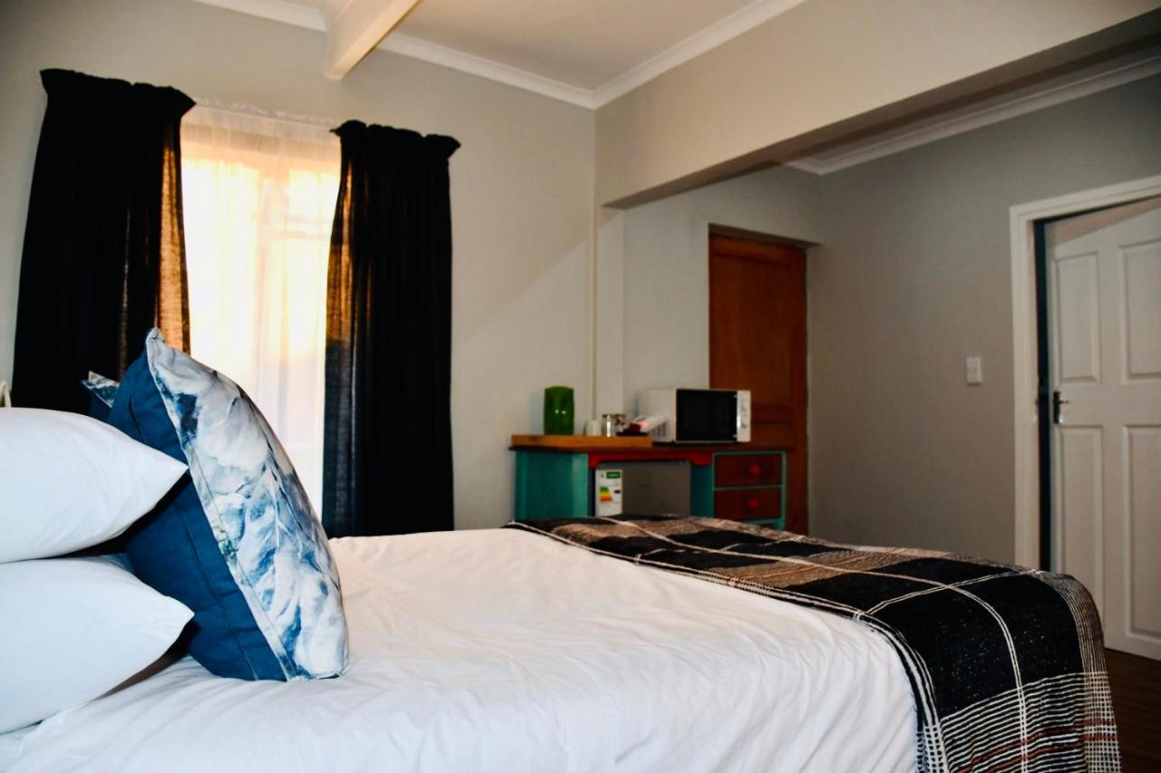 Friendz Guesthouse Книсна Екстер'єр фото