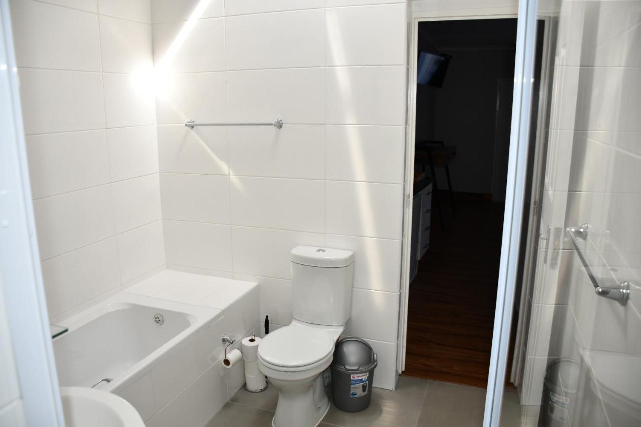 Friendz Guesthouse Книсна Екстер'єр фото