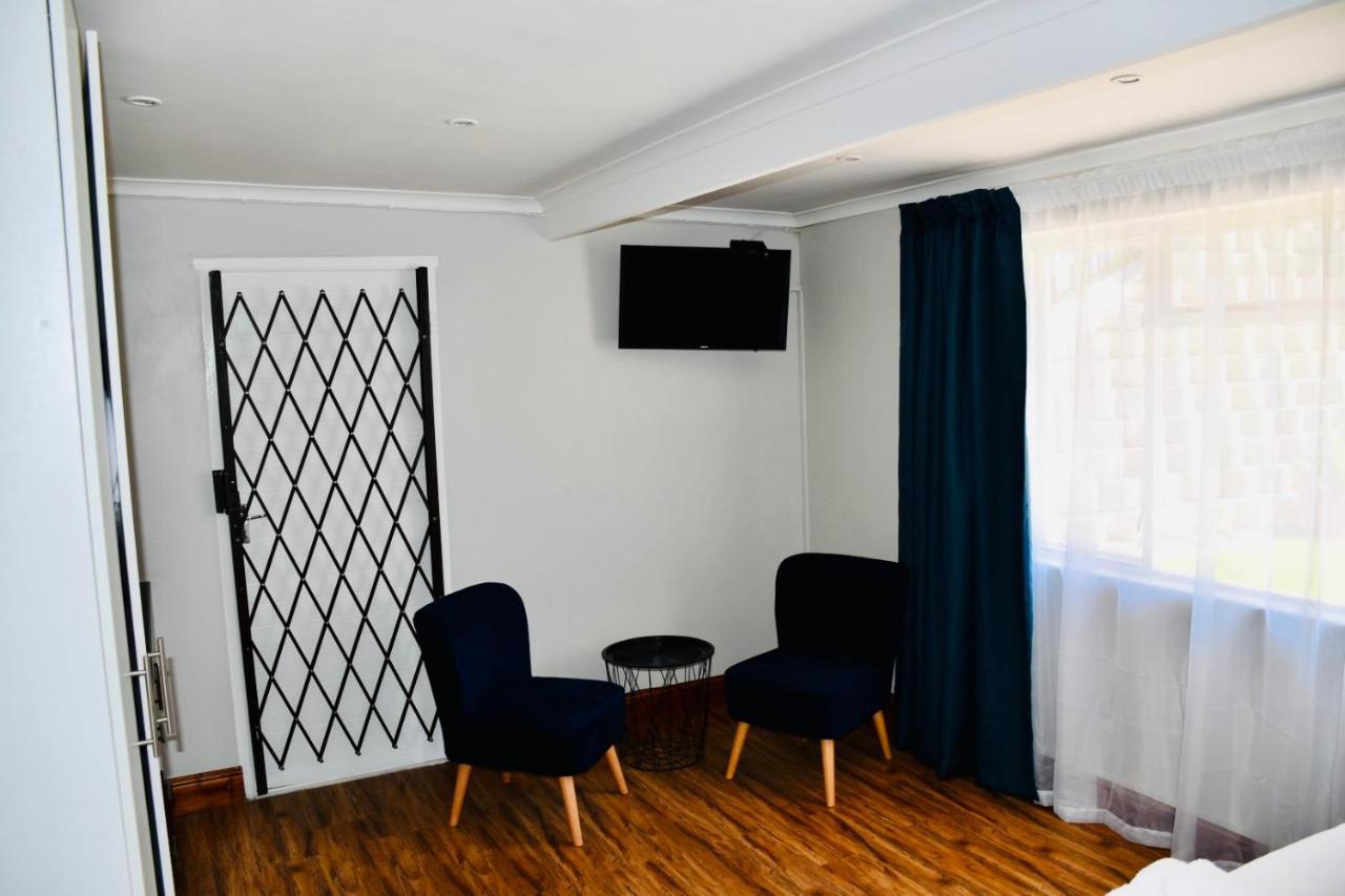 Friendz Guesthouse Книсна Екстер'єр фото