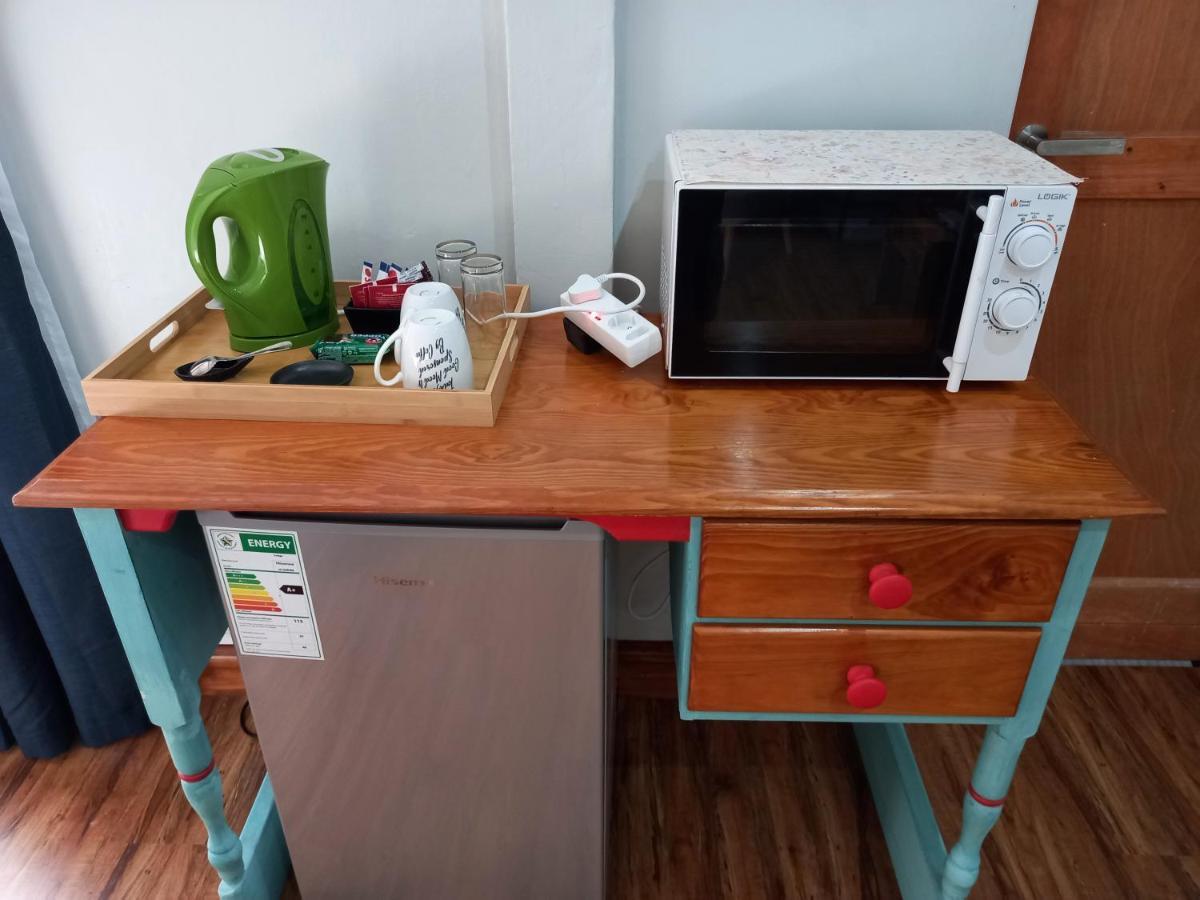 Friendz Guesthouse Книсна Екстер'єр фото