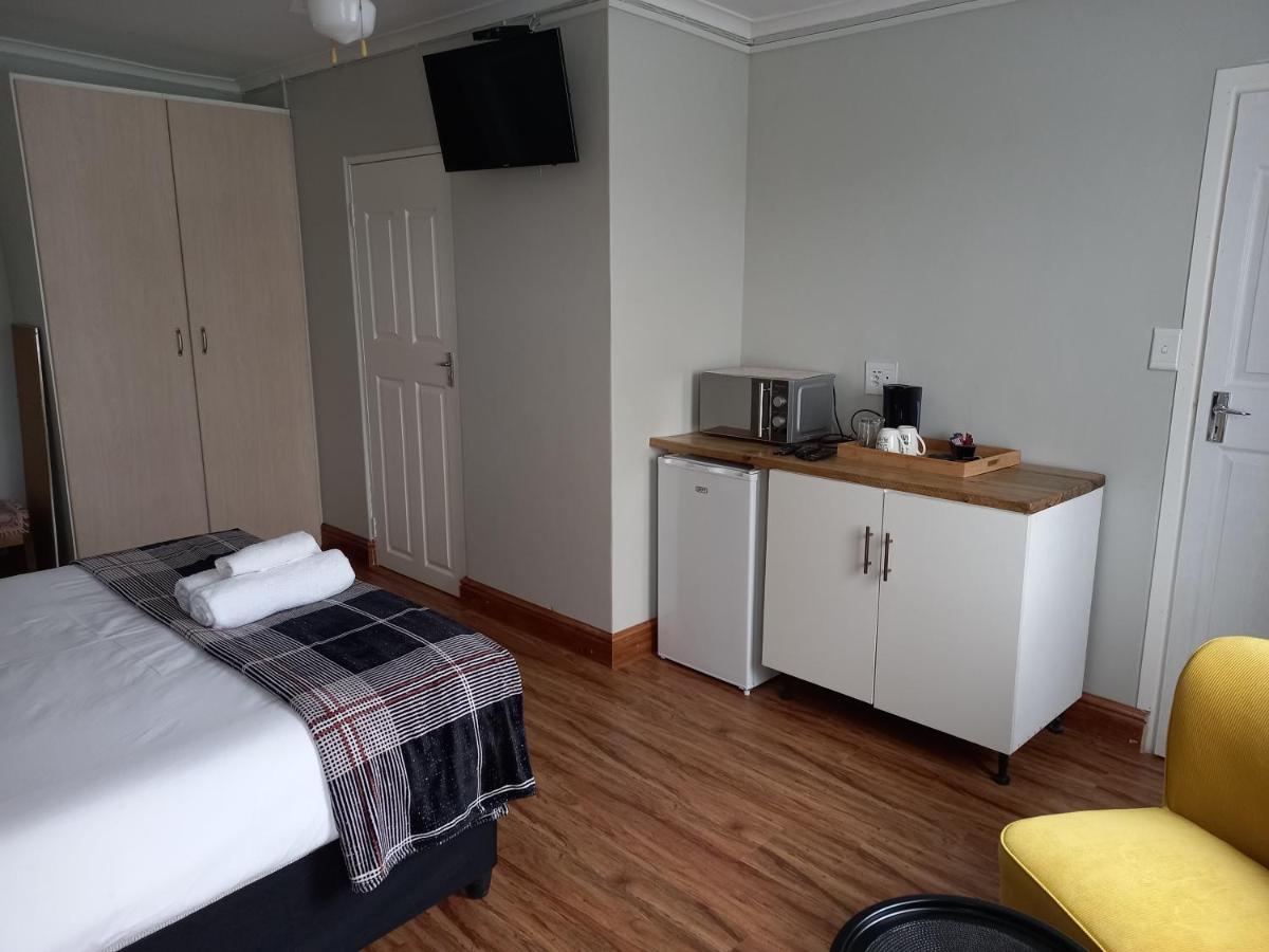 Friendz Guesthouse Книсна Екстер'єр фото