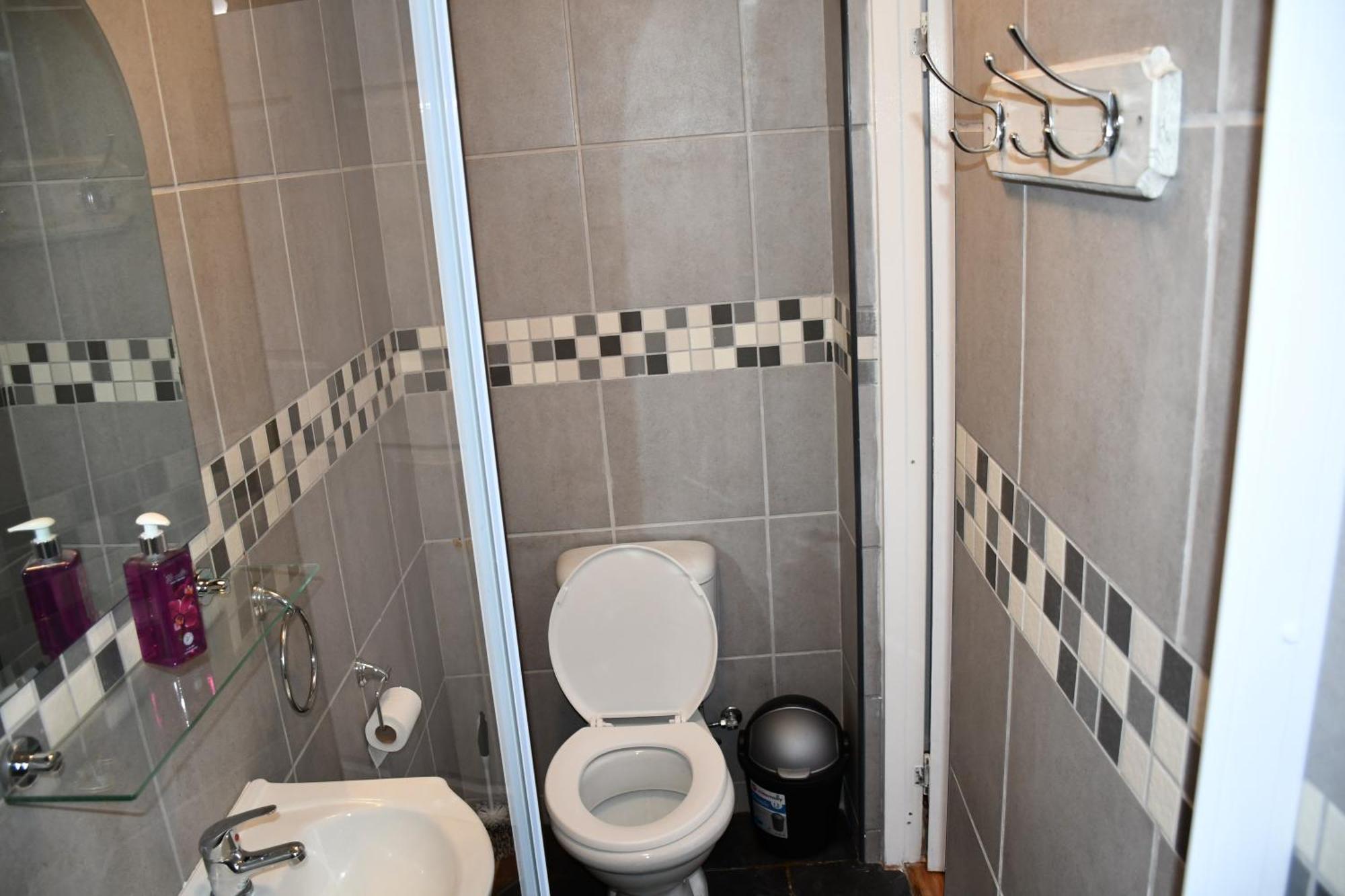 Friendz Guesthouse Книсна Номер фото
